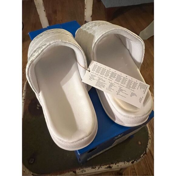 Adidas Adilette Essential W Slides - Picture 4 of 8